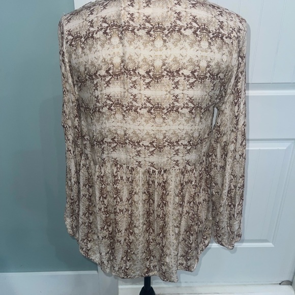 Savanna Jane Can’t Deny it Boho embroidered taupe brown snake blouse size small - Picture 8 of 8